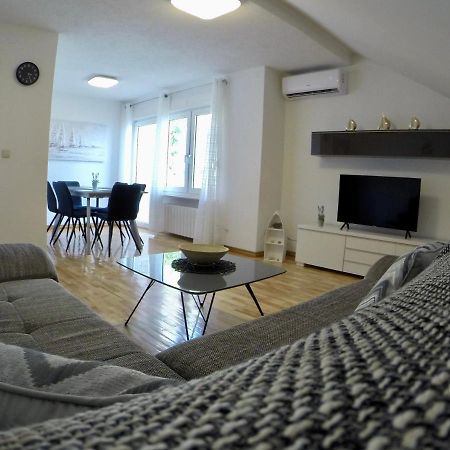 Holiday Apartment Lavanda Sumpetar Йесенице Екстериор снимка