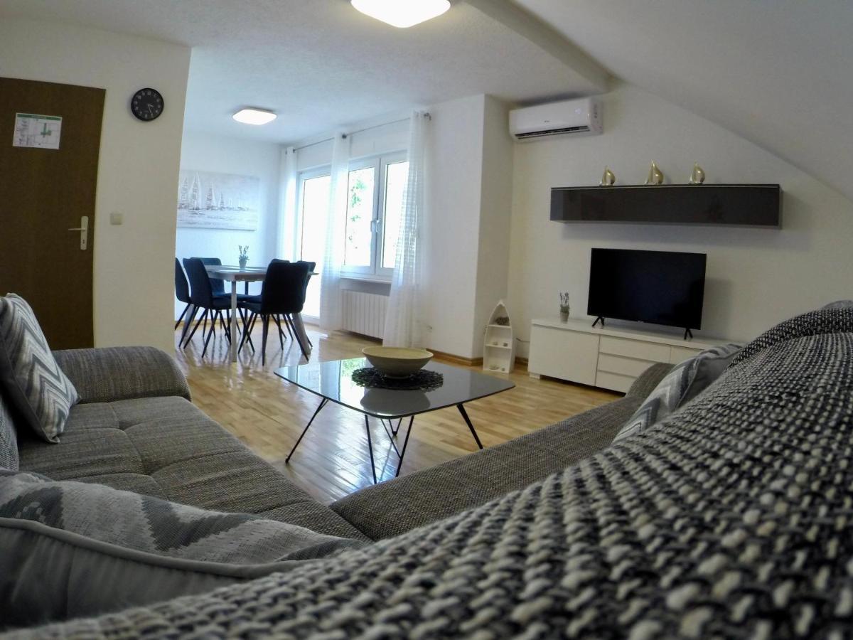 Holiday Apartment Lavanda Sumpetar Йесенице Екстериор снимка