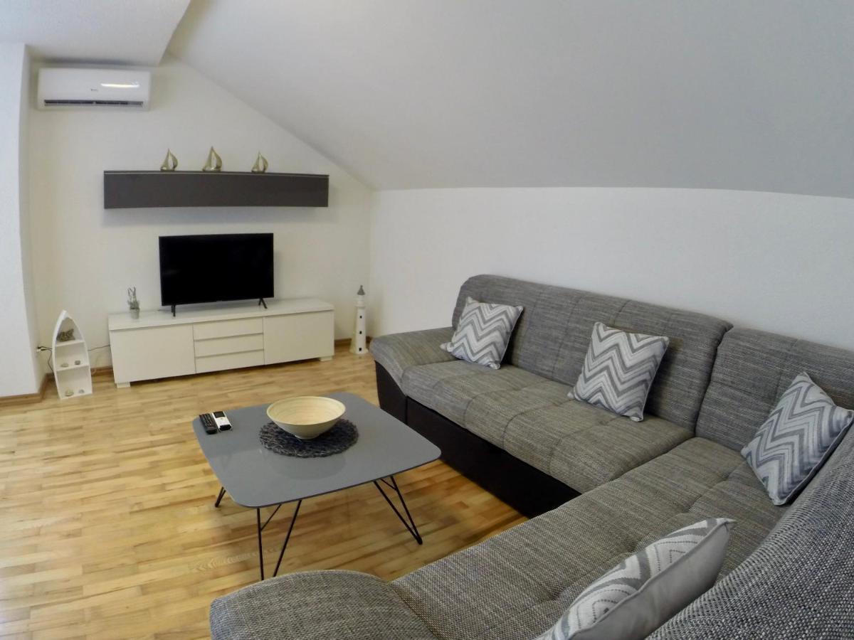 Holiday Apartment Lavanda Sumpetar Йесенице Екстериор снимка